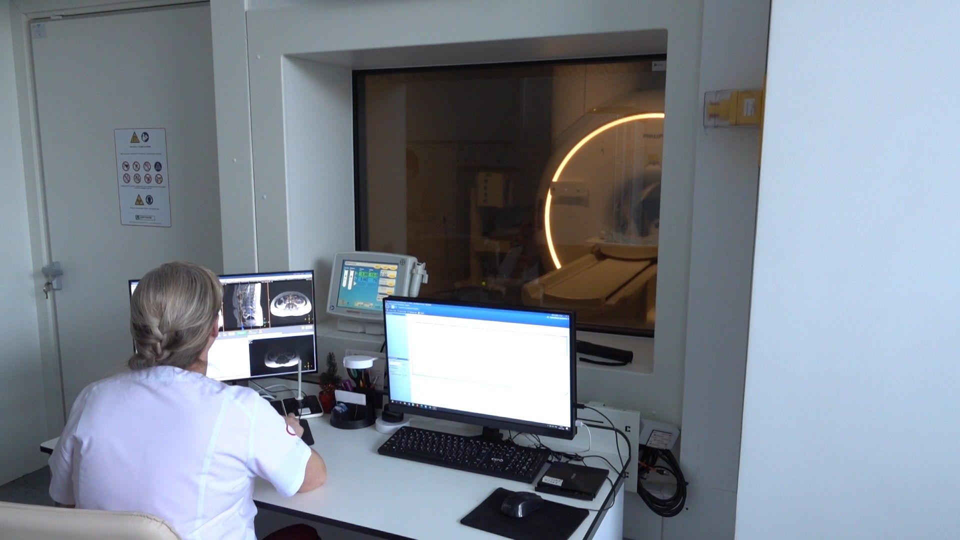 Diagnostic equipment including CT and MRI scanners